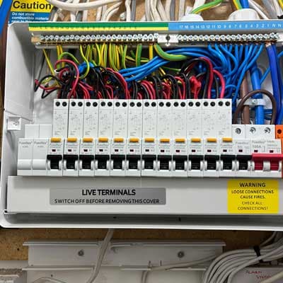 Does my old fuse box need replacing, and how can I tell?