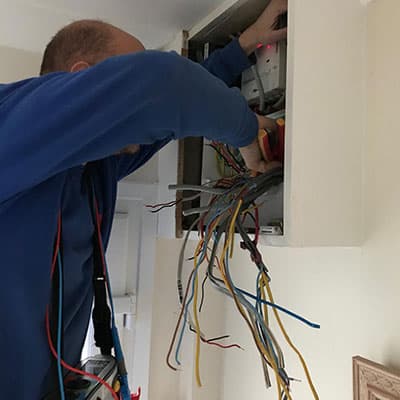 Does my old fuse box need replacing, and how can I tell?